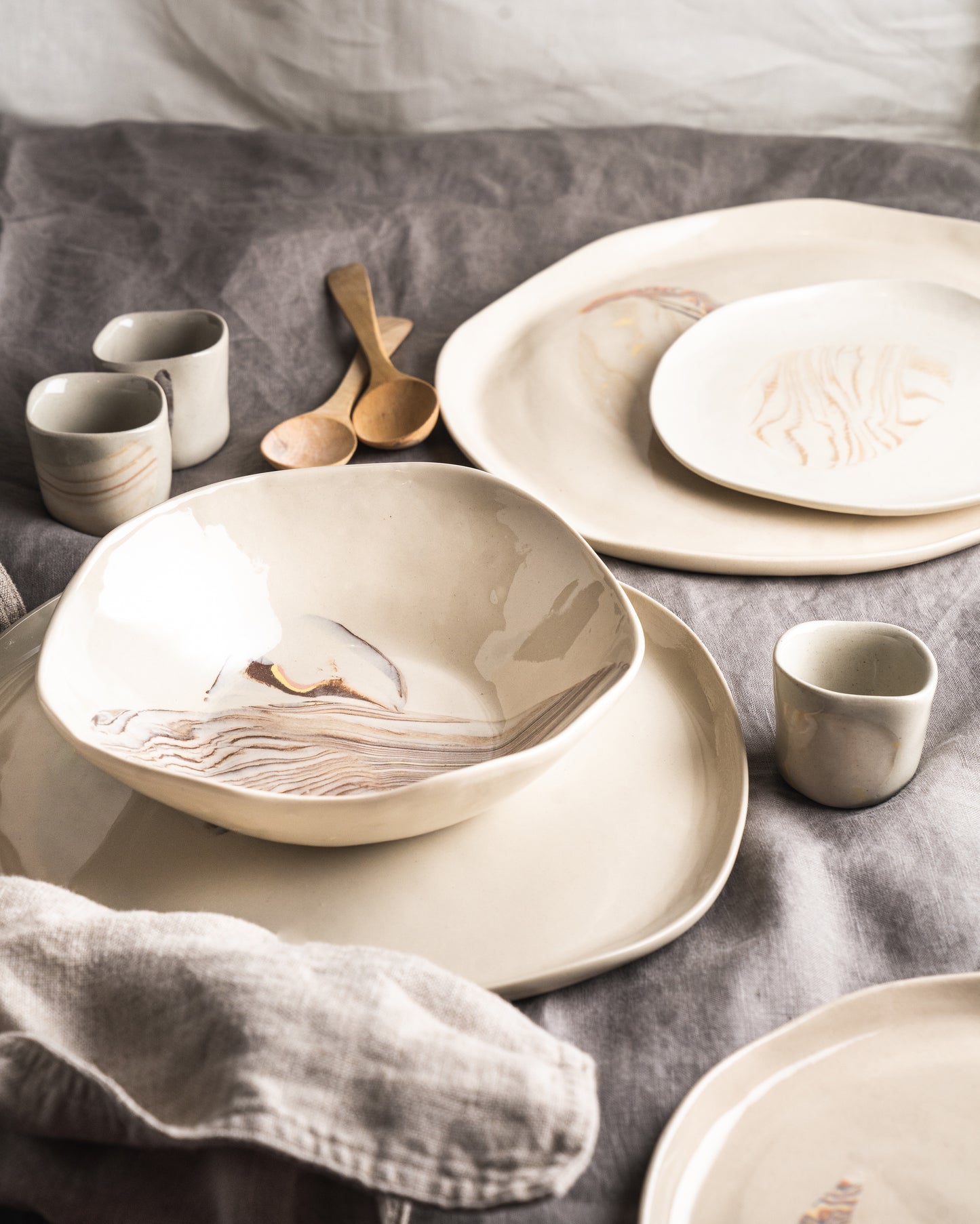 BEIGE DINNER PLATES