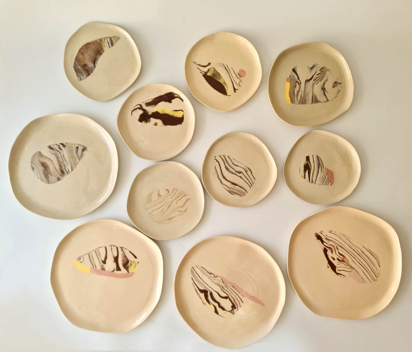 BEIGE DINNER PLATES